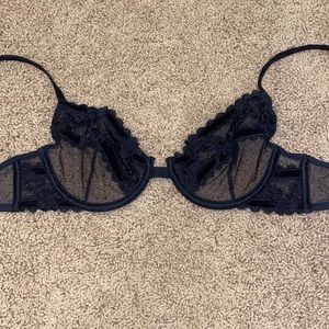 black VS bralette